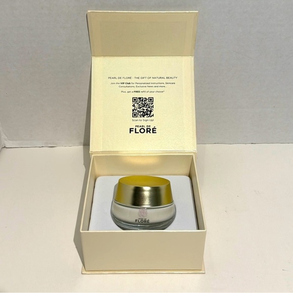 pearl de flore Other - PEARL DE FLORE'  Le Rose Daily Defense Cream Skin Care 1.76 oz NEW
